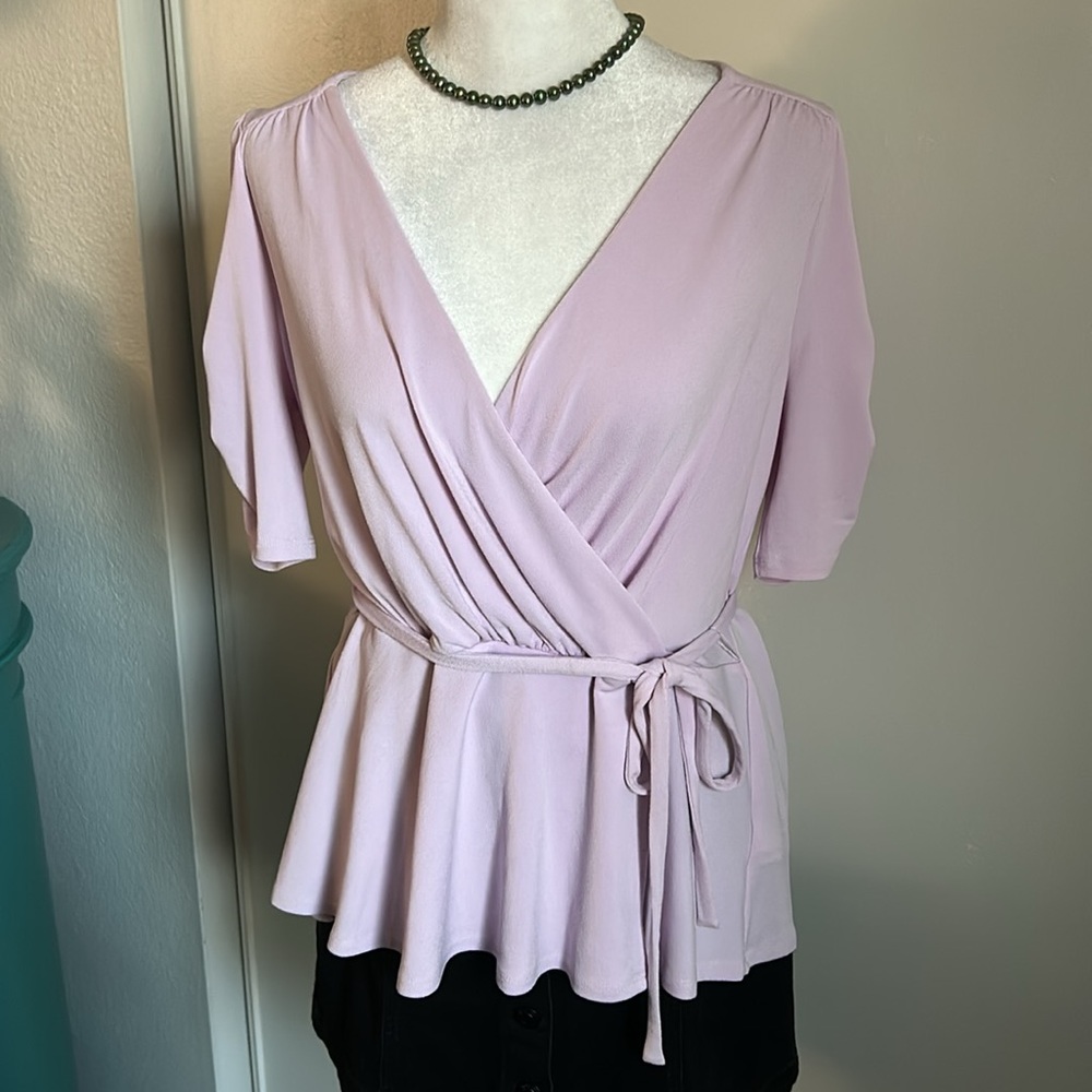New Express Women’s Pastel Lilac Surplice Ruched Half Sleeve VNeck Peplum Blouse - Picture 6 of 6